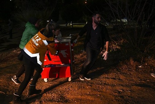 İskenderun Devlet Hastanesi tahliye edildi: Acil vakalar için boş alanlara çadırlar kuruldu